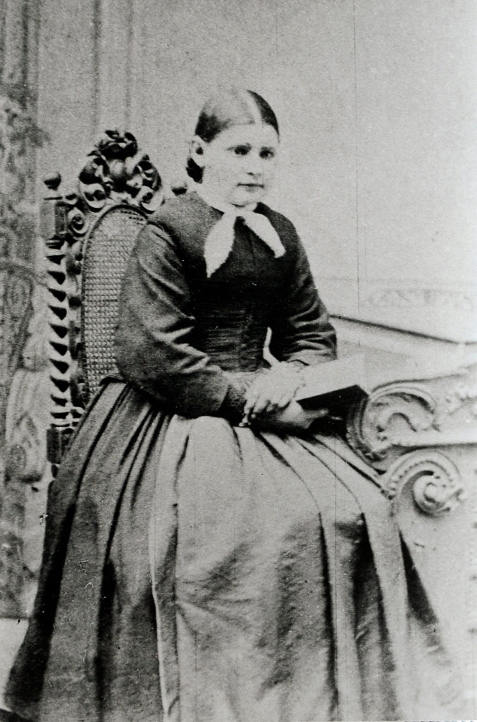 Originalfoto der Maria Bernarda als Jugendliche (wahrscheinlich die Firmung 1865). Ein erstaunlich frühes Foto | zVg