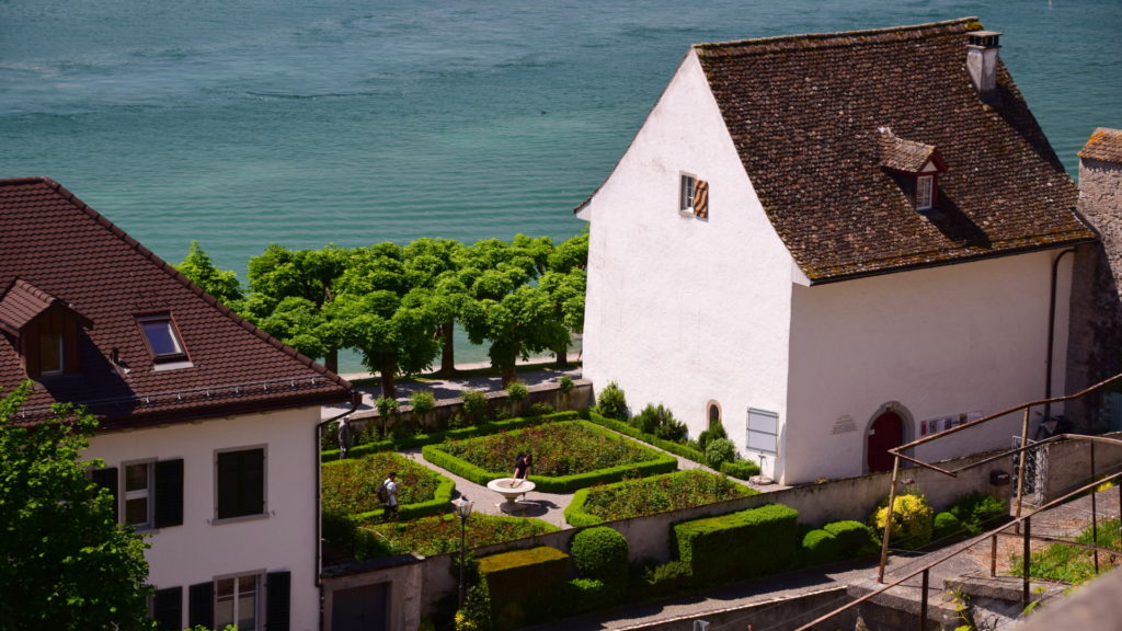 Haus der Musik mit Rosengarten