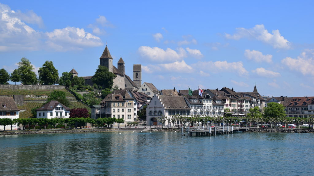 Mit dem Schiff zur Insel Ufenau - Blick zurück auf Rapperswil