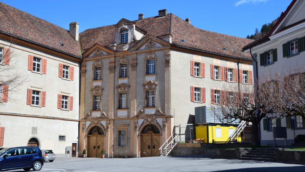 Hof - hier ist der Bischof von Chur zu Hause, hier arbeitet die Verwaltung des Bistums